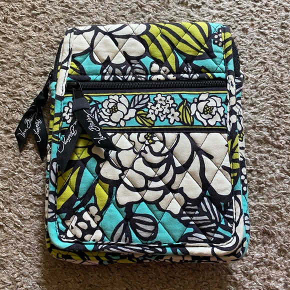 Vera Bradley Handbags - Vera Bradley Island Blooms crossbody